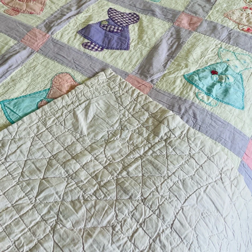 VINTAGE/ANTIQUE Handmade Quilt SUNBONNET SUE Pastel Hues Cotton Cottage Shabby